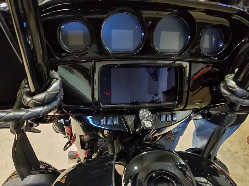 Blacked-out Harley Ultra Limited dash