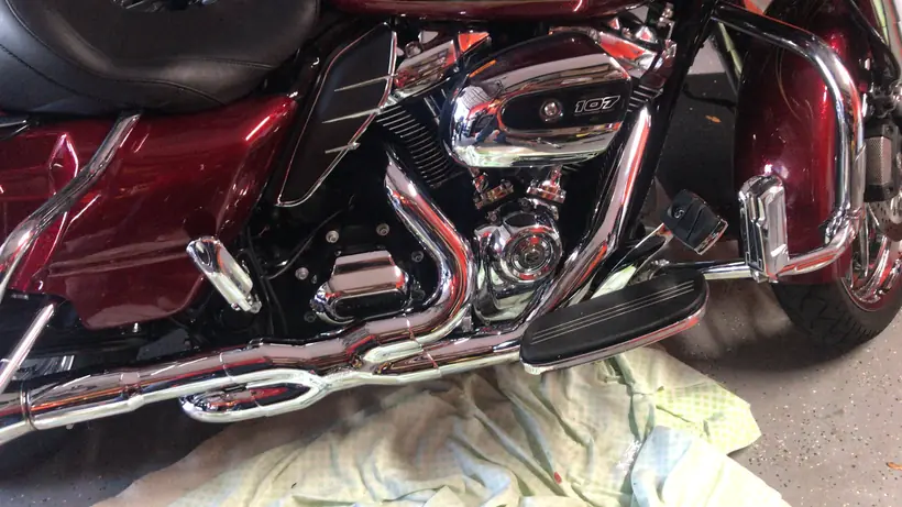 Chrome exhaust header on a Harley Milwaukee-Eight 107