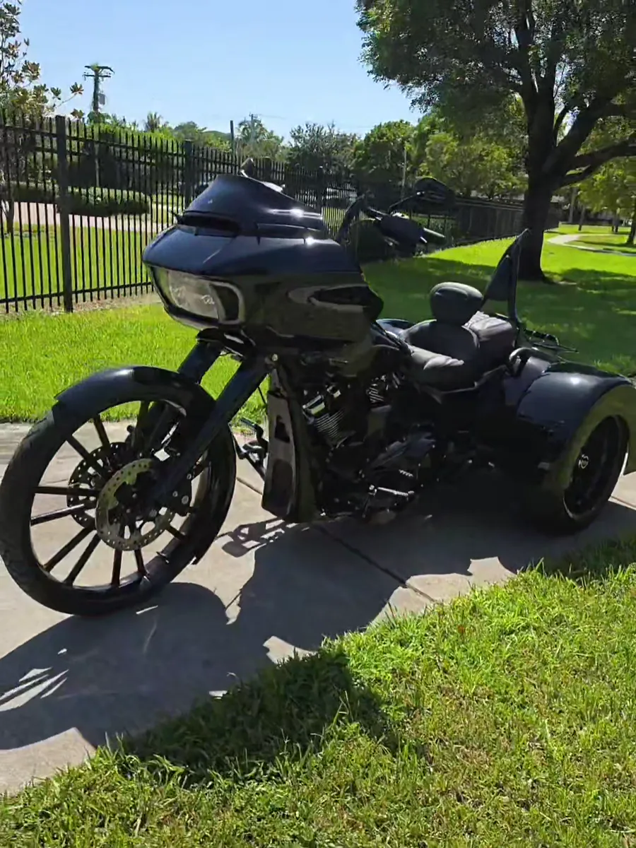 Blacked-out Harley trike with a full audio build